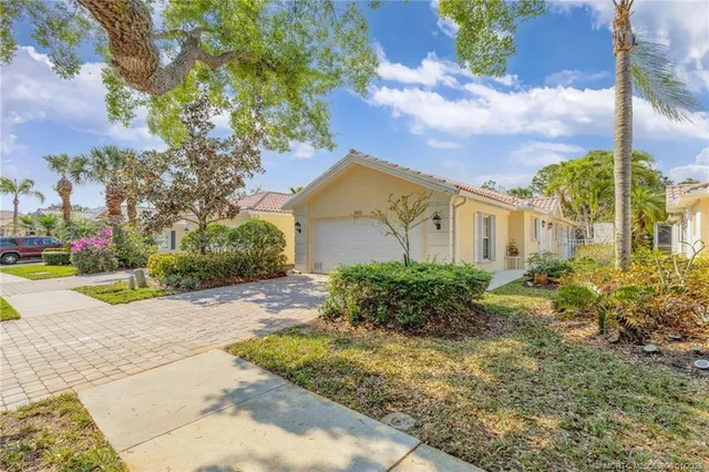 $499,900 | 8522 Southeast Retreat Drive, Hobe Sound, FL 33455