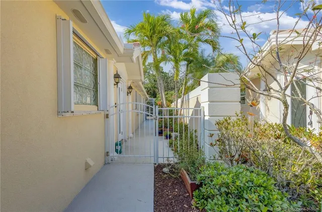 $499,900 | 8522 Southeast Retreat Drive, Hobe Sound, FL 33455