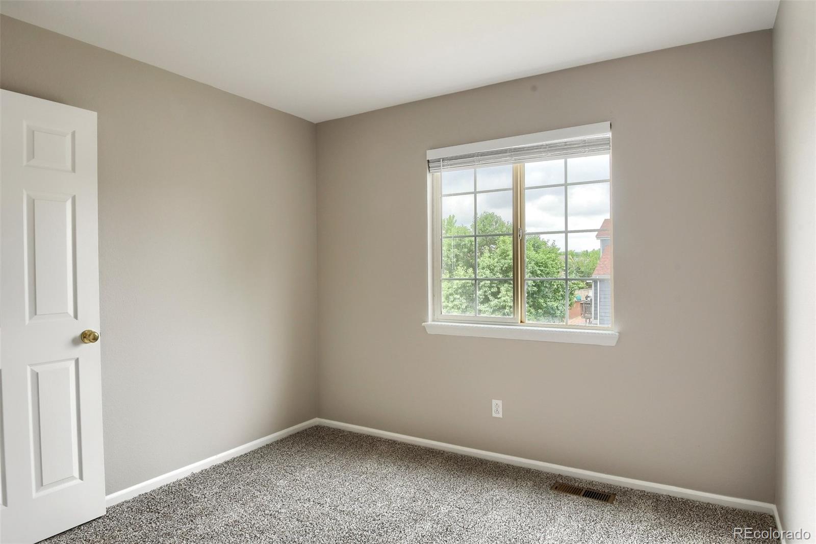 9929 Saybrook Street Highlands Ranch, CO 80126 - Photo 13 of 19 Gallery Image 13