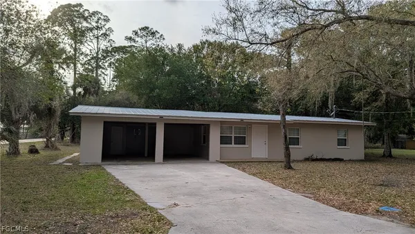 $2,300 | 660 South Missouri Street, LaBelle, FL 33935
