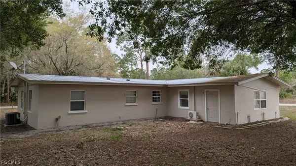 $2,300 | 660 South Missouri Street, LaBelle, FL 33935