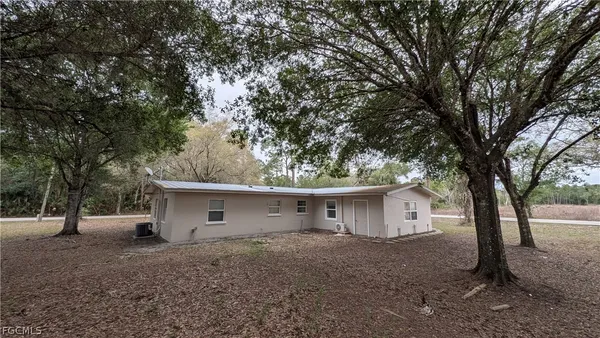 $2,300 | 660 South Missouri Street, LaBelle, FL 33935