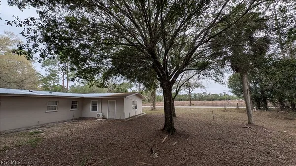 $2,300 | 660 South Missouri Street, LaBelle, FL 33935