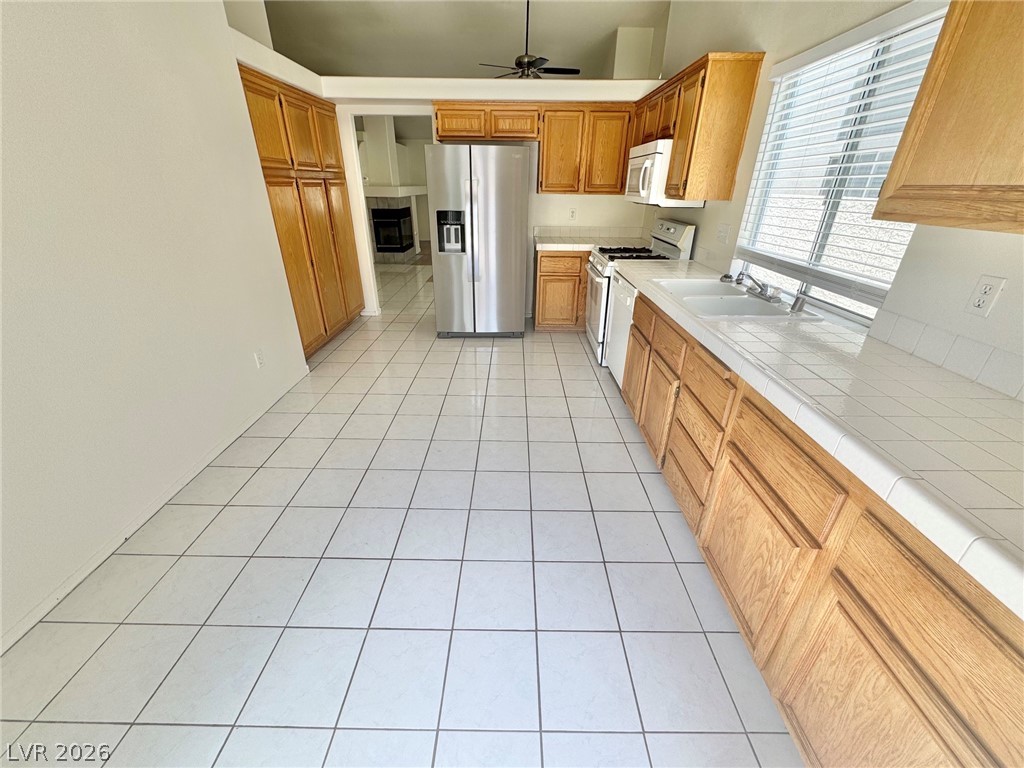 8133 West Rochelle Avenue Las Vegas, NV 89147 - Photo 4 of 25