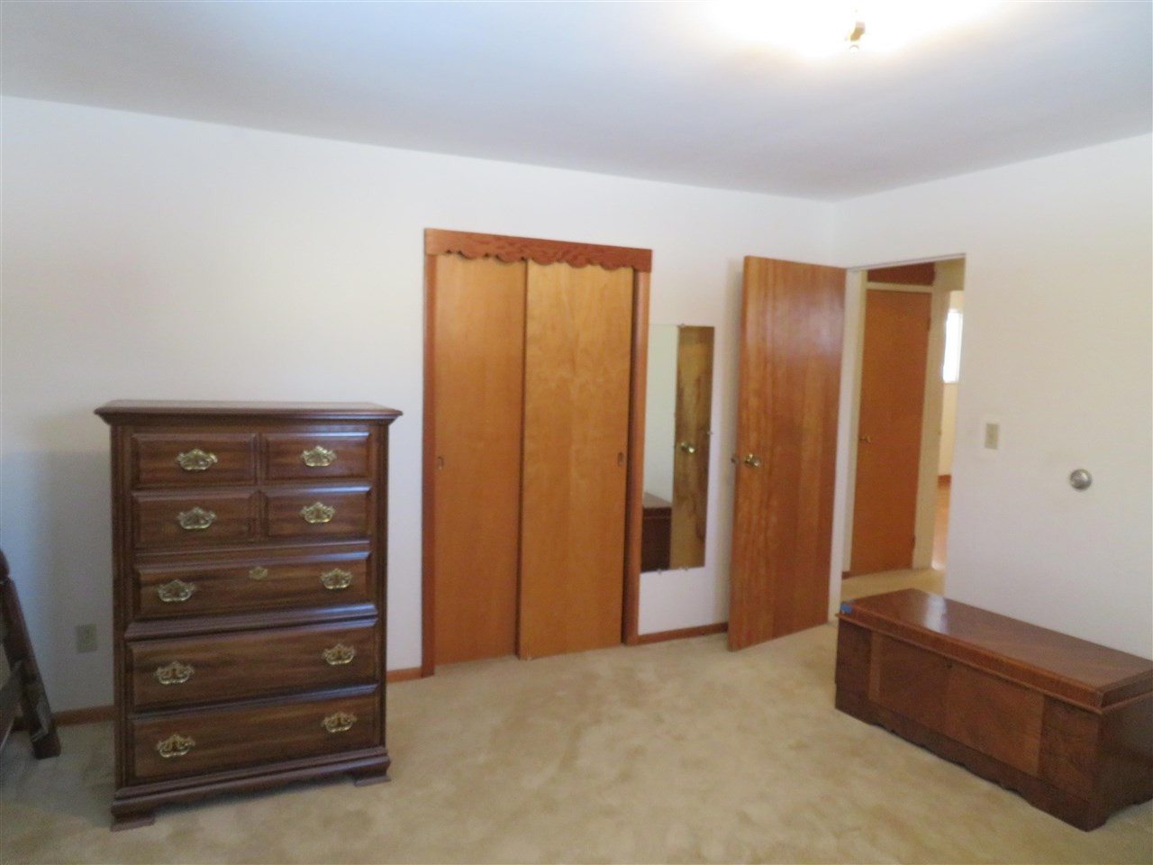 1148 North Genesee Road Burton, MI 48509 - Photo 17 of 32 50065159-16.JPG