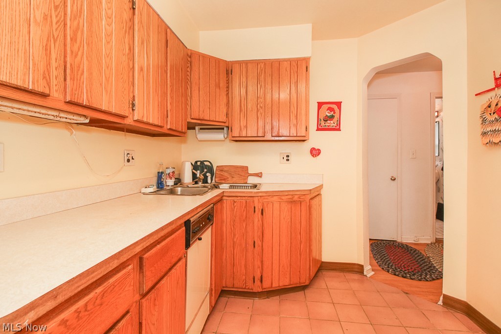 1010 South Green Road Cleveland, OH 44121 - Photo 11 of 34
