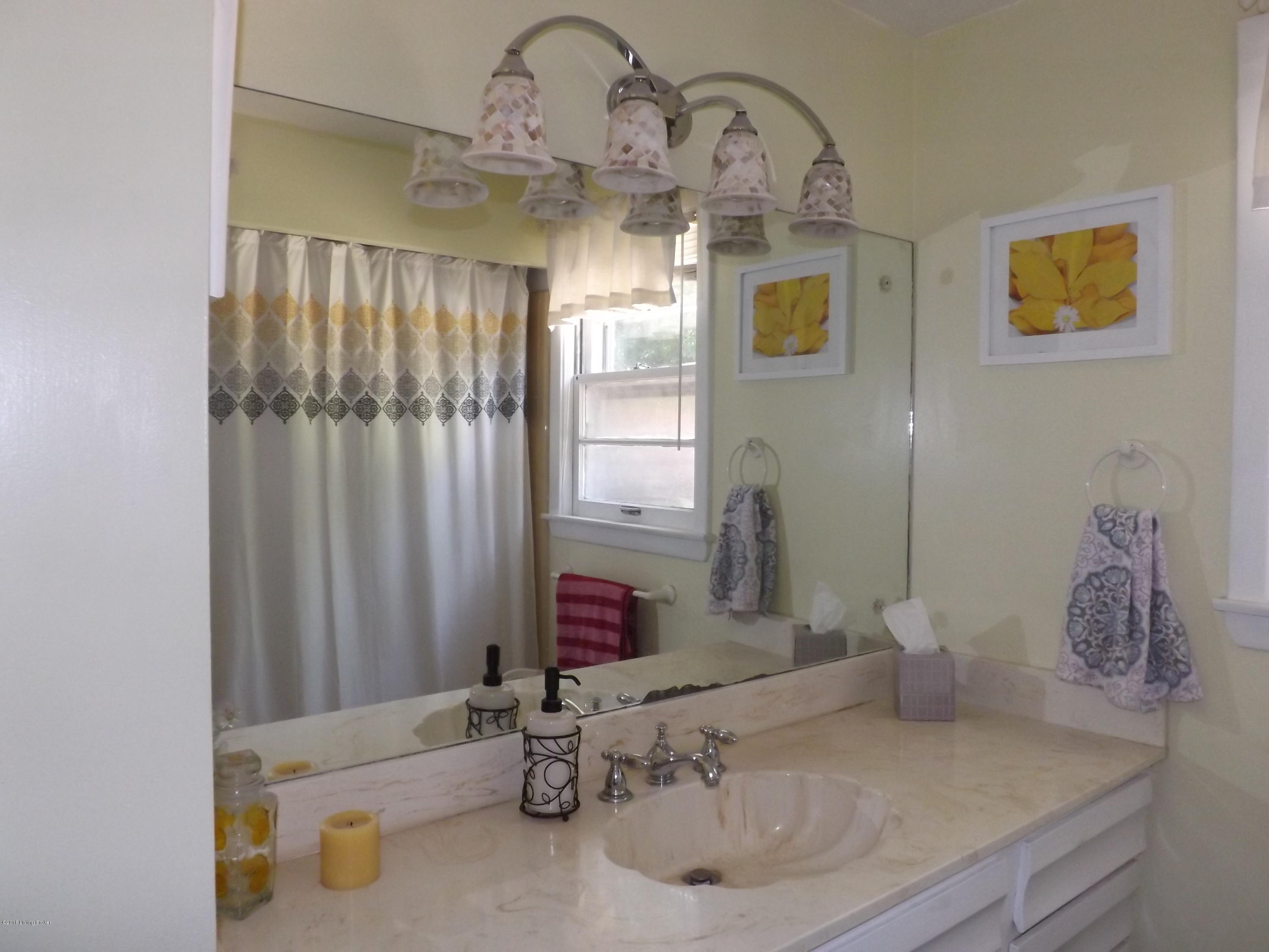 116 Blue Ridge Road Louisville, KY 40223 - Photo 20 of 36 2ND BATH