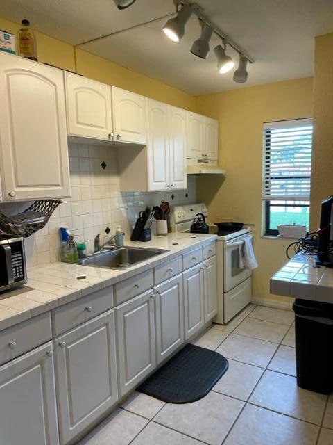 1081 Southeast Monterey Road, Unit C7 Stuart, FL 34994 - Photo 6 of 14 C7-1