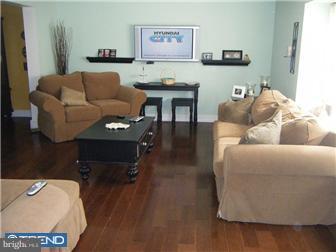 67 Heather Road Turnersville, NJ 08012 - Photo 6 of 9 Living Room