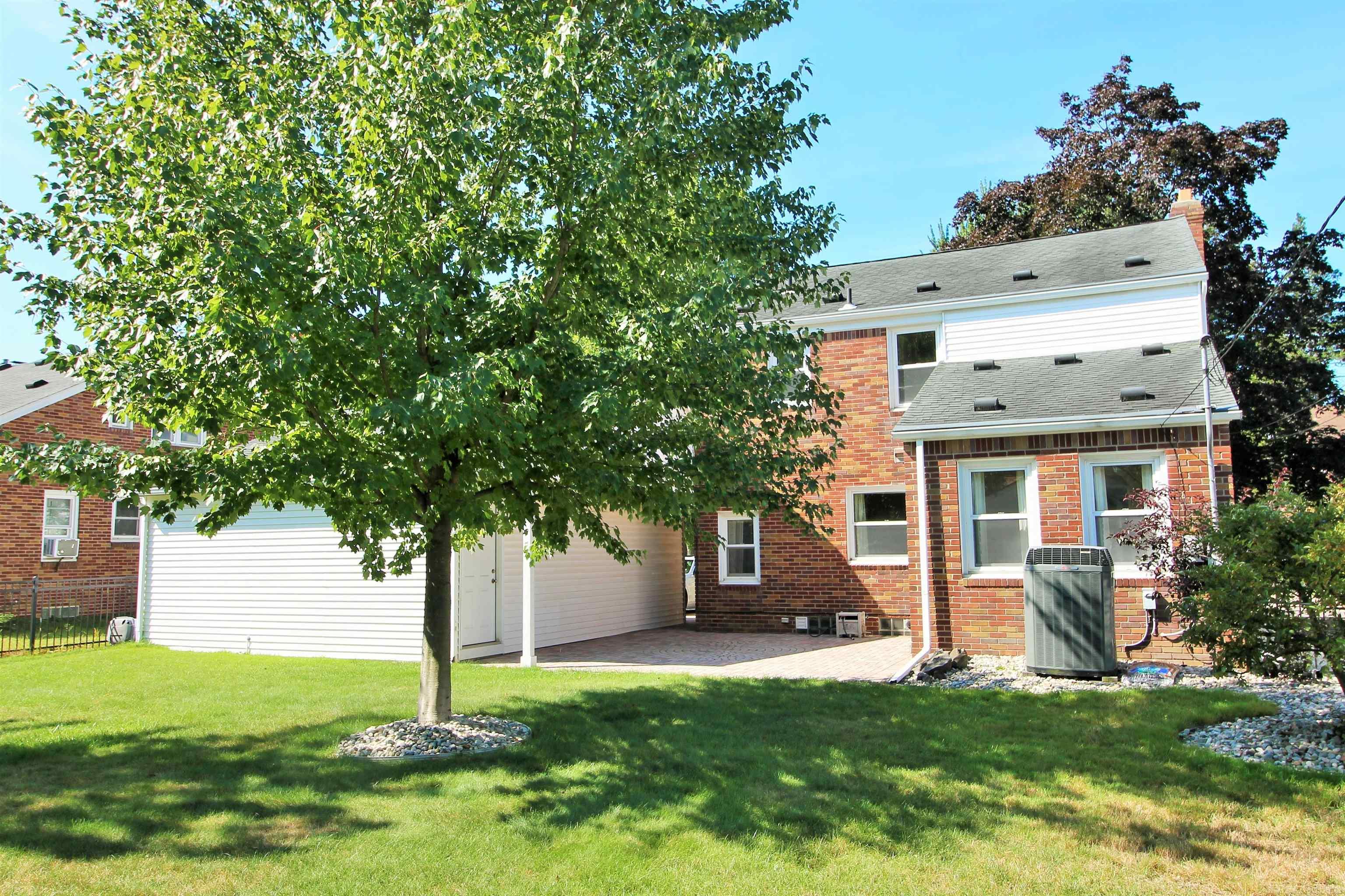 1018 Nottingham Road Grosse Pointe, MI 48230 - Photo 47 of 59 50088890-47.JPG