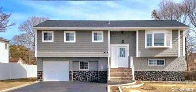 $3,200 | 105 South 32nd Street, Wyandanch, NY 11798