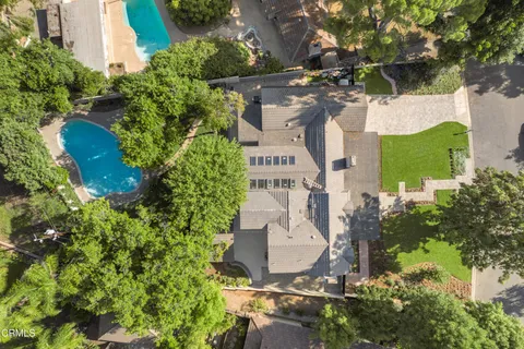 a view of a house with backyard sitting area and garden