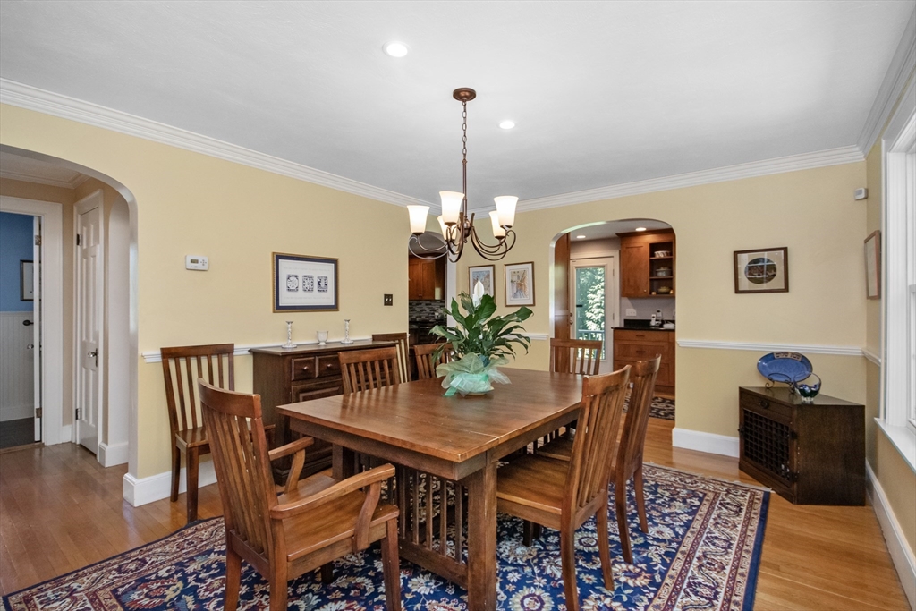 11 Stony Brae Road Newton, MA 02461 - Photo 4 of 19 Gallery Image 4