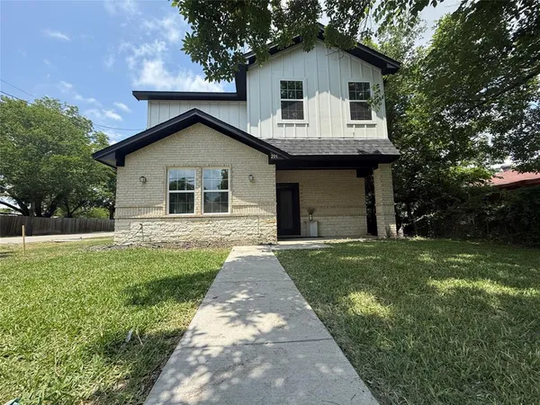 $284,250 | 201 East 10th Street, Kaufman, TX 75142