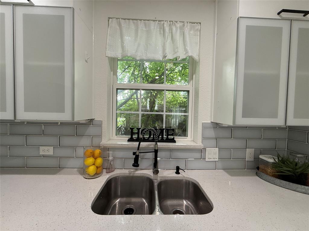 201 East 10th Street Kaufman, TX 75142 - Photo 5 of 29