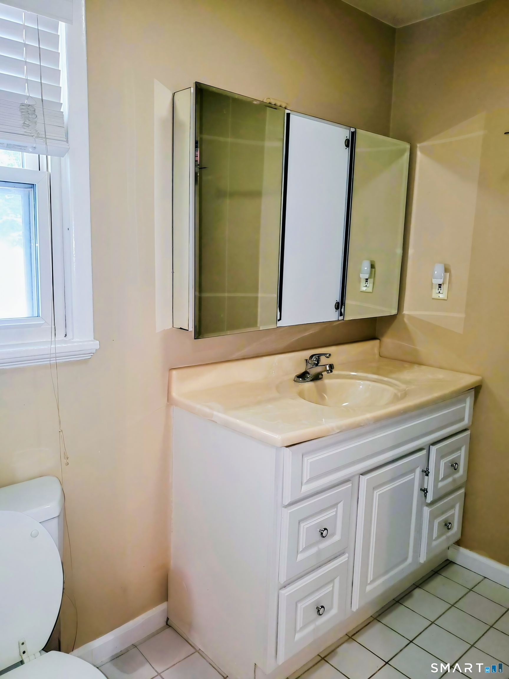 137 Guinea Road Monroe, CT 06468 - Photo 26 of 40 2nd Floor Bathroom w/tub