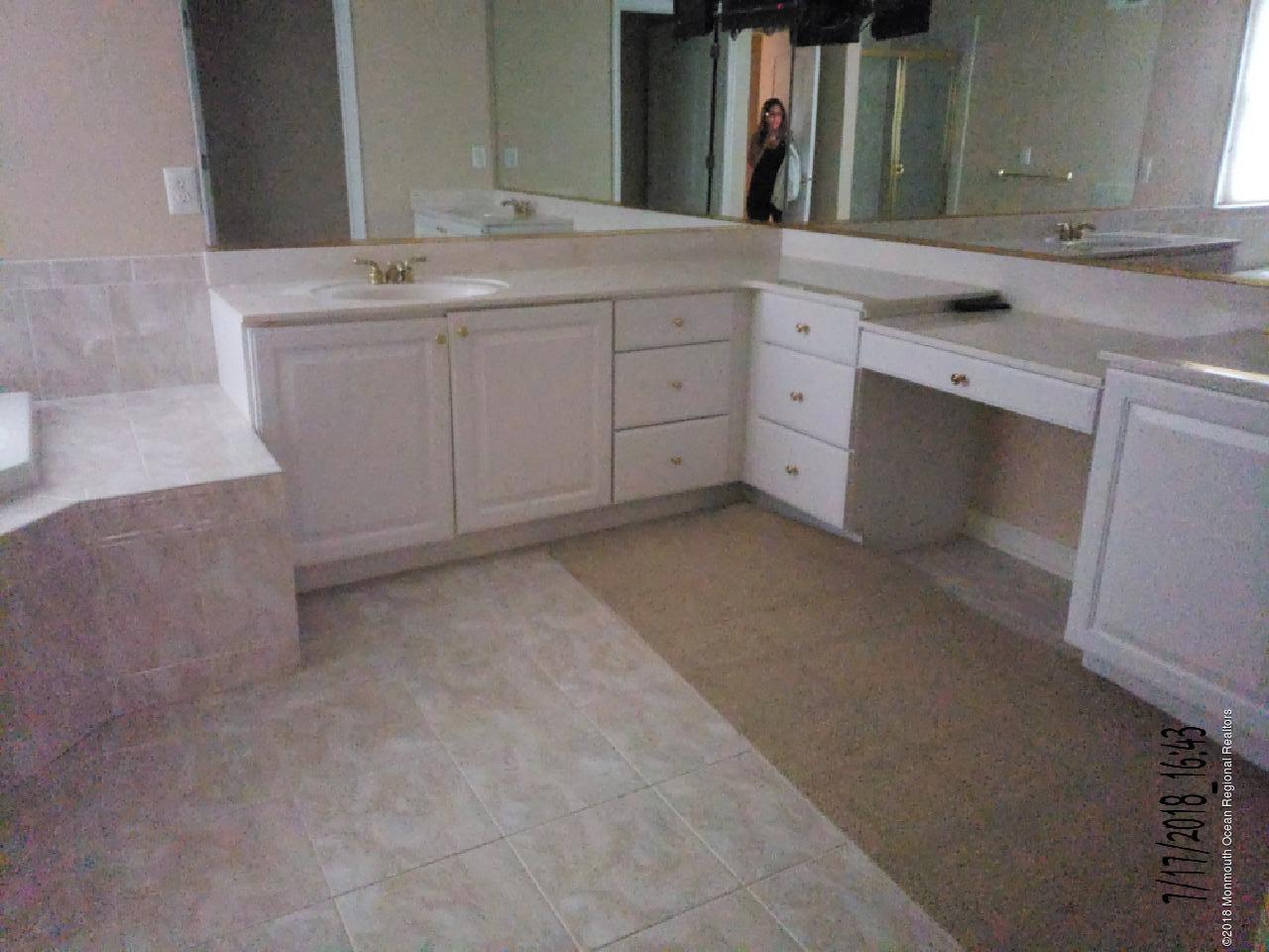 31 Gallant Fox Road Tinton Falls, NJ 07724 - Photo 25 of 27 20180717_164356