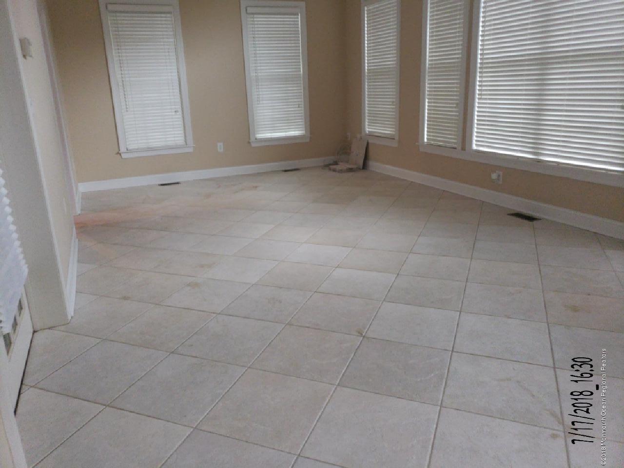 31 Gallant Fox Road Tinton Falls, NJ 07724 - Photo 8 of 27 20180717_163047