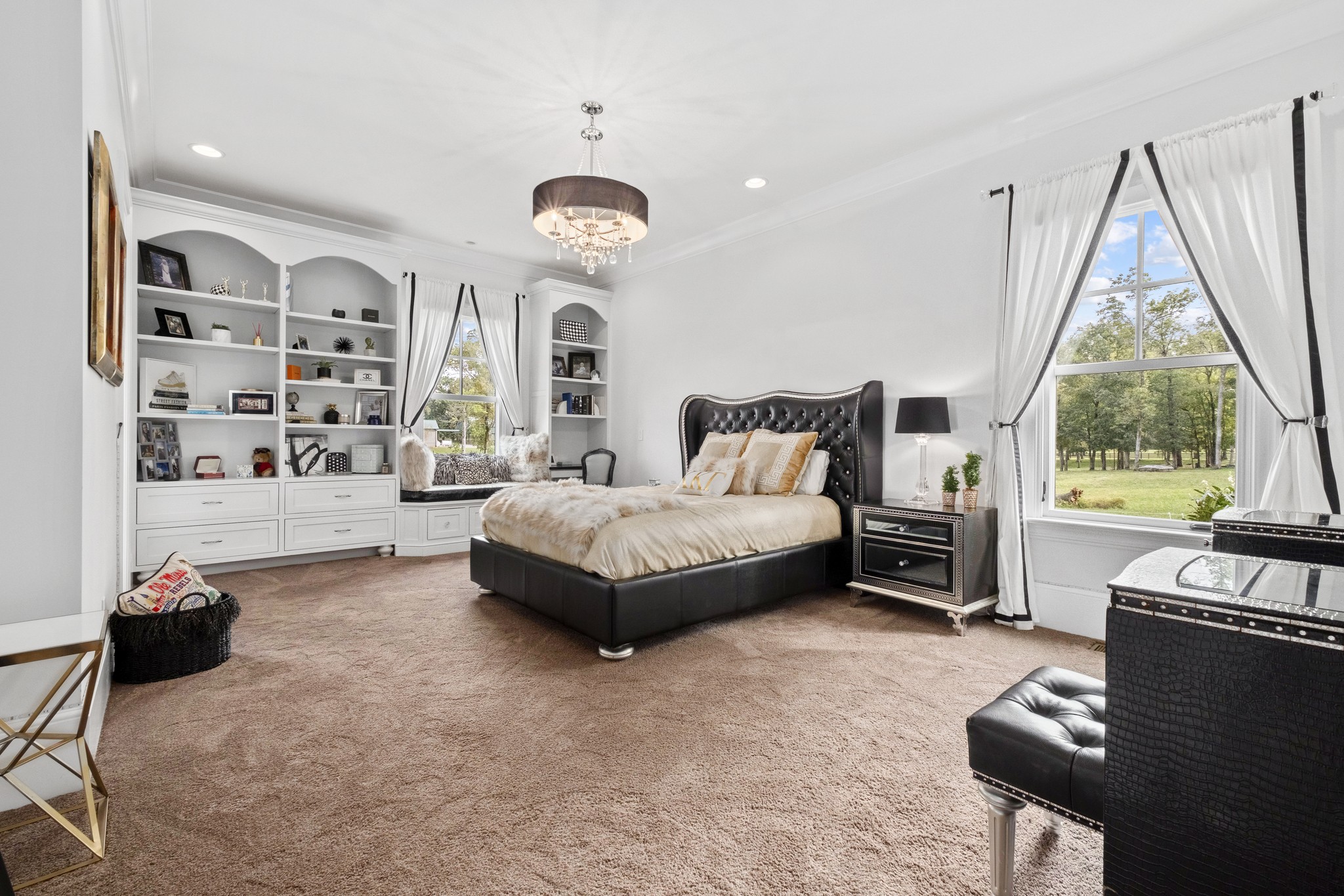 4760 Sharpsville Road Murfreesboro, TN 37130 - Photo 19 of 50 a bedroom with a bed couch and a window