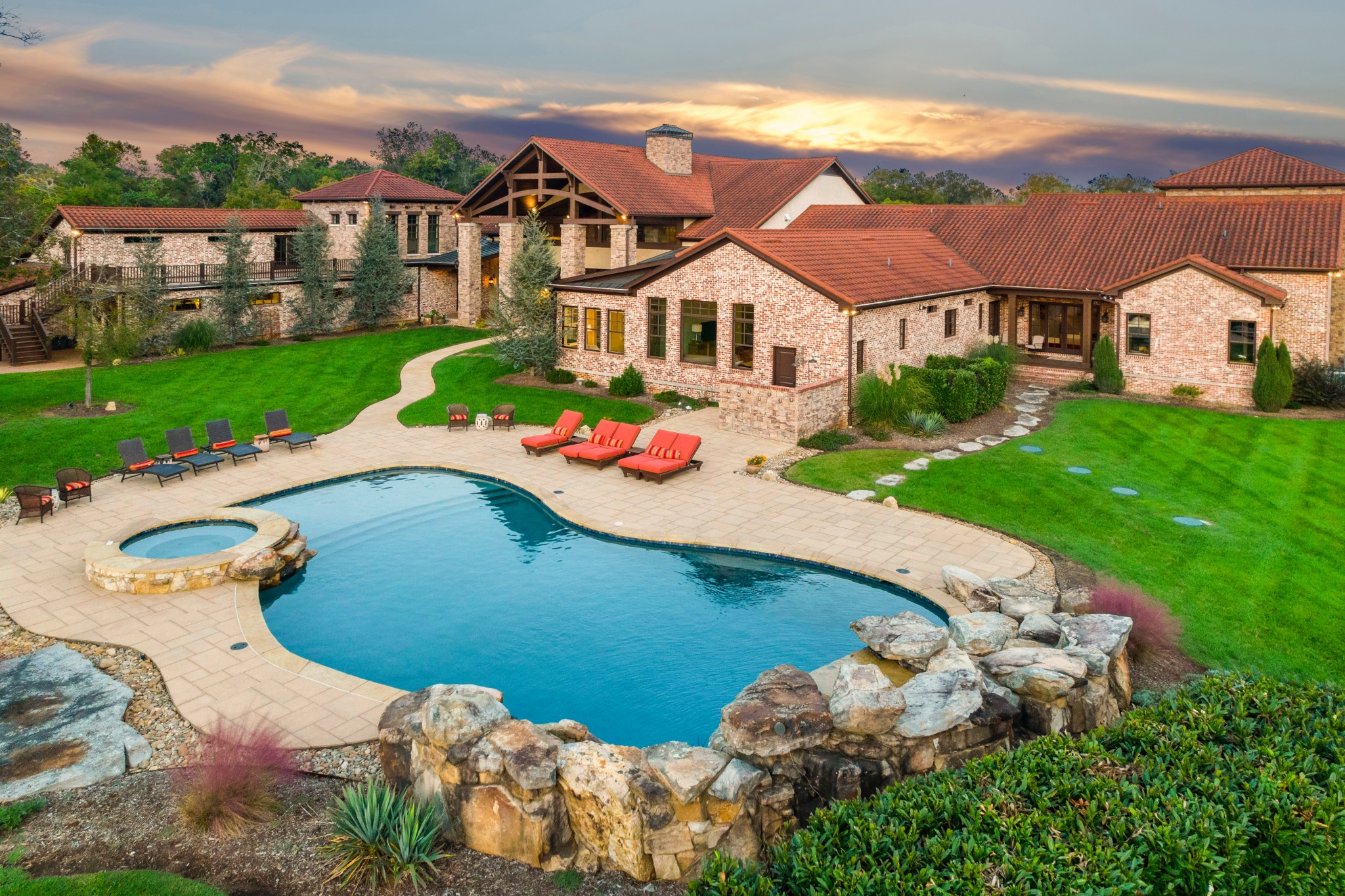 4760 Sharpsville Road Murfreesboro, TN 37130 - Photo 32 of 50 a front view of a house with garden