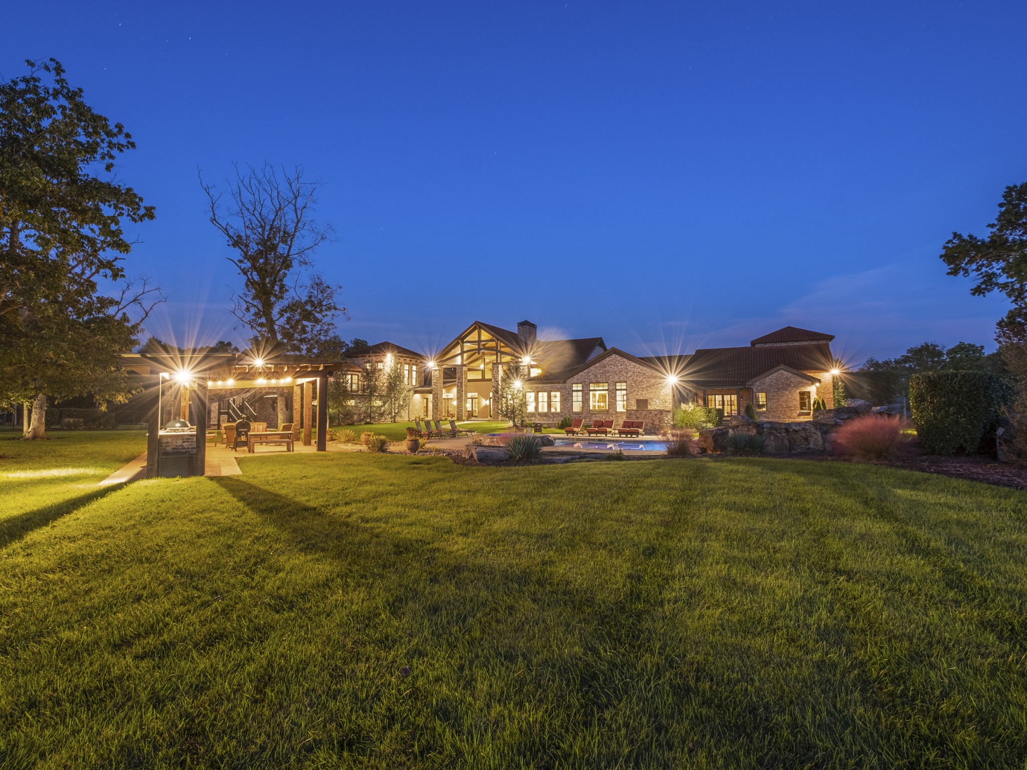 4760 Sharpsville Road Murfreesboro, TN 37130 - Photo 38 of 50 a view of a building with a big yard