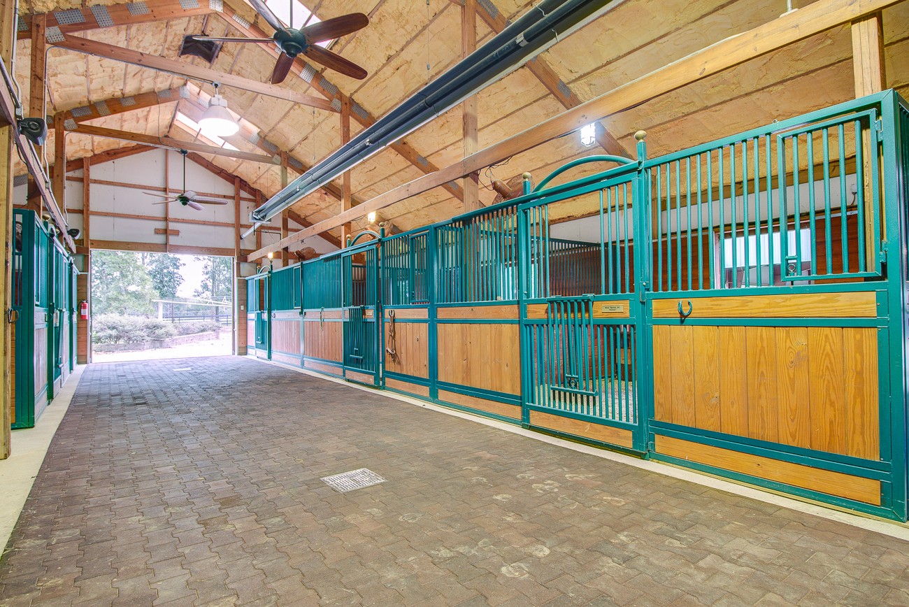 4760 Sharpsville Road Murfreesboro, TN 37130 - Photo 43 of 50 a view of an empty room with a iron stairs