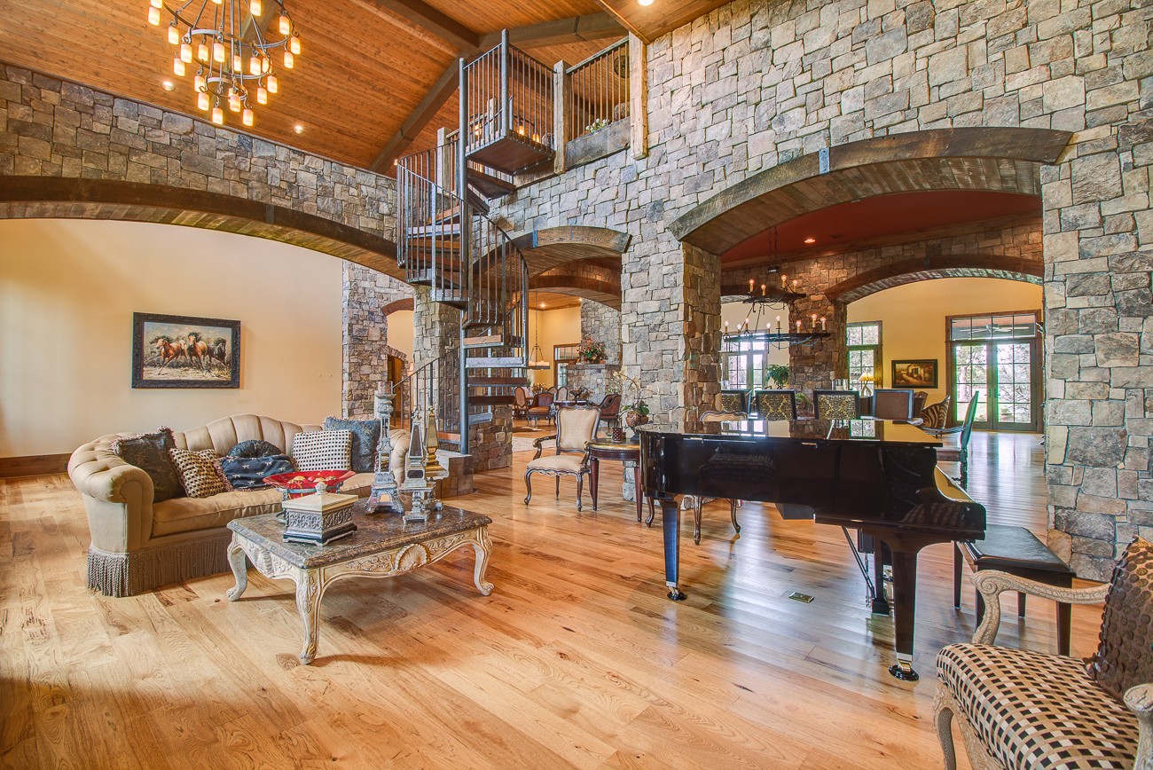 4760 Sharpsville Road Murfreesboro, TN 37130 - Photo 8 of 50 a living room with furniture and wooden floor
