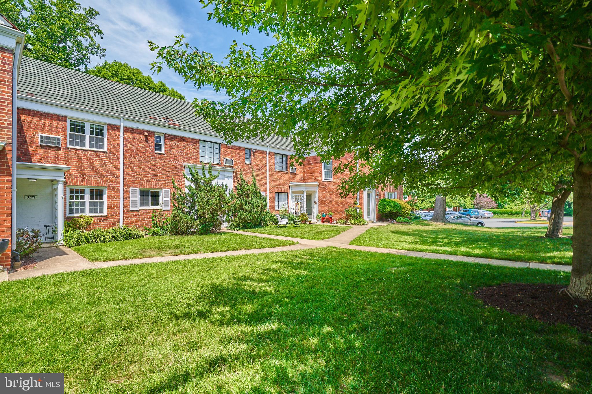 3314 Gunston Road, Unit 7303314 Alexandria, VA 22302 - Photo 32 of 42 Large (front) grassy common area