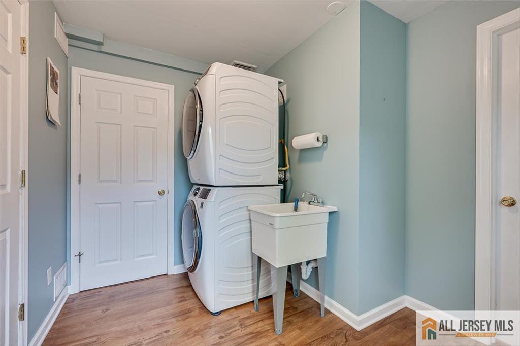 39 Kendall Road Kendall Park, NJ 08824 - Photo 30 of 41