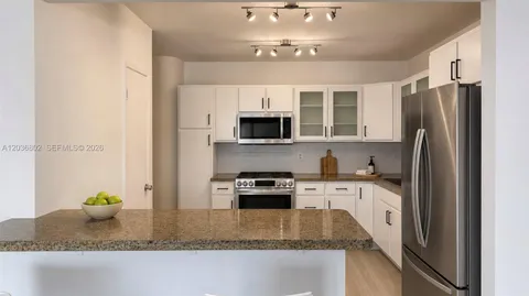 $4,950 | 900 Bay Drive, Unit 424, Miami Beach, FL 33141