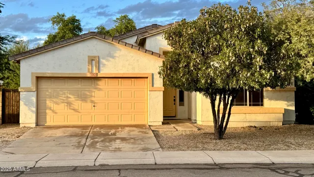 a view of a house with a backyard