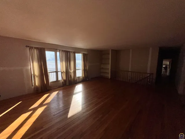 $280,000 | 13818 K-214 Highway, Hoyt, KS 66440