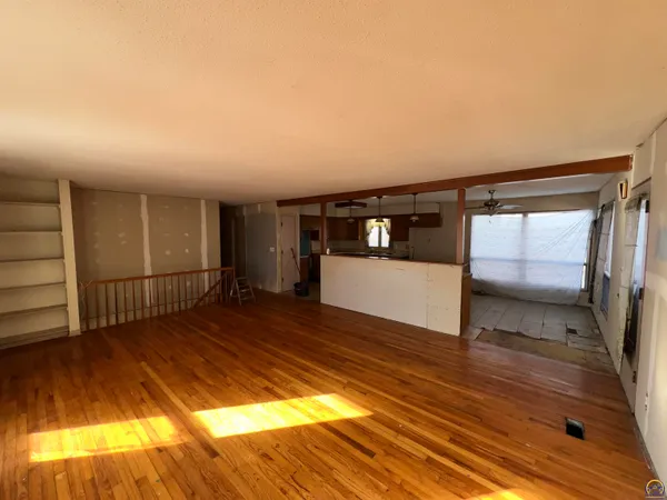 $270,000 | 13818 K-214 Highway, Hoyt, KS 66440