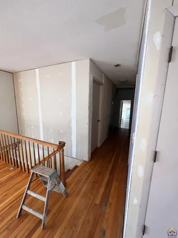 $280,000 | 13818 K-214 Highway, Hoyt, KS 66440