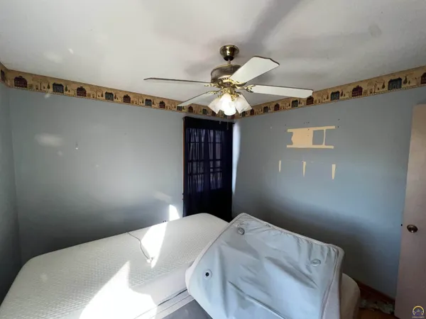 $270,000 | 13818 K-214 Highway, Hoyt, KS 66440