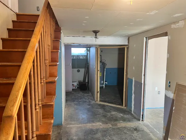 $270,000 | 13818 K-214 Highway, Hoyt, KS 66440