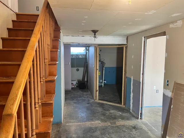 $280,000 | 13818 K-214 Highway, Hoyt, KS 66440