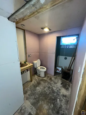 $280,000 | 13818 K-214 Highway, Hoyt, KS 66440