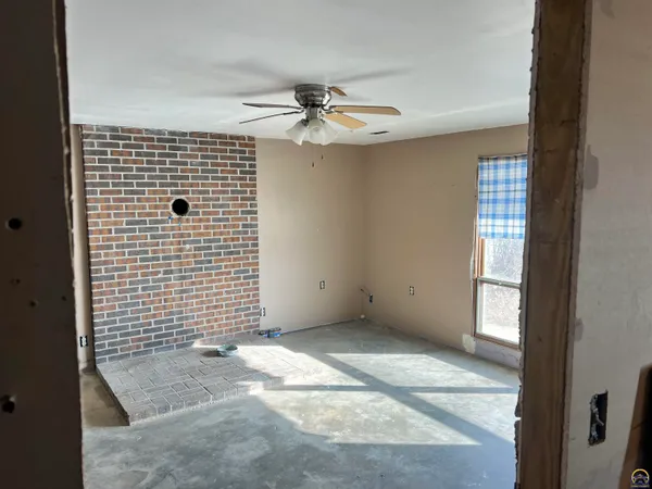 $270,000 | 13818 K-214 Highway, Hoyt, KS 66440