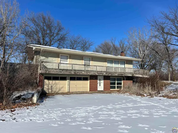 $270,000 | 13818 K-214 Highway, Hoyt, KS 66440