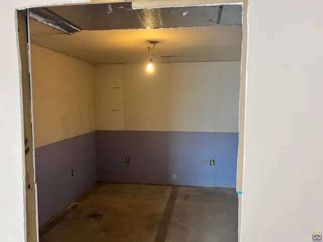 $280,000 | 13818 K-214 Highway, Hoyt, KS 66440