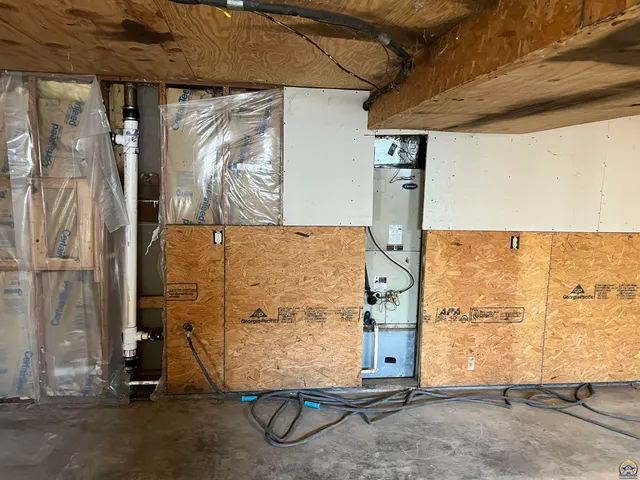 $280,000 | 13818 K-214 Highway, Hoyt, KS 66440