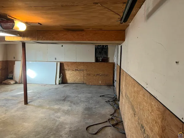 $270,000 | 13818 K-214 Highway, Hoyt, KS 66440