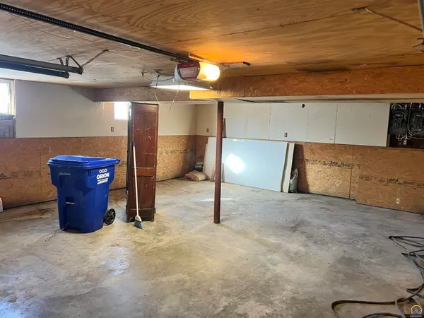 $270,000 | 13818 K-214 Highway, Hoyt, KS 66440