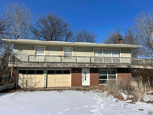 $280,000 | 13818 K-214 Highway, Hoyt, KS 66440