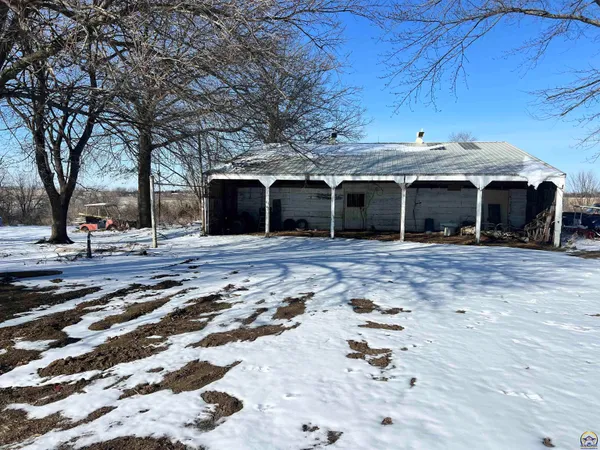 $270,000 | 13818 K-214 Highway, Hoyt, KS 66440