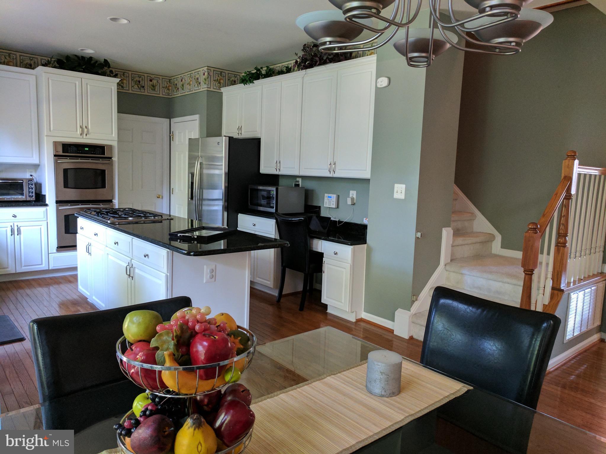 10995 Clover Hunt Court Reston, VA 20194 - Photo 11 of 30 Kitchen