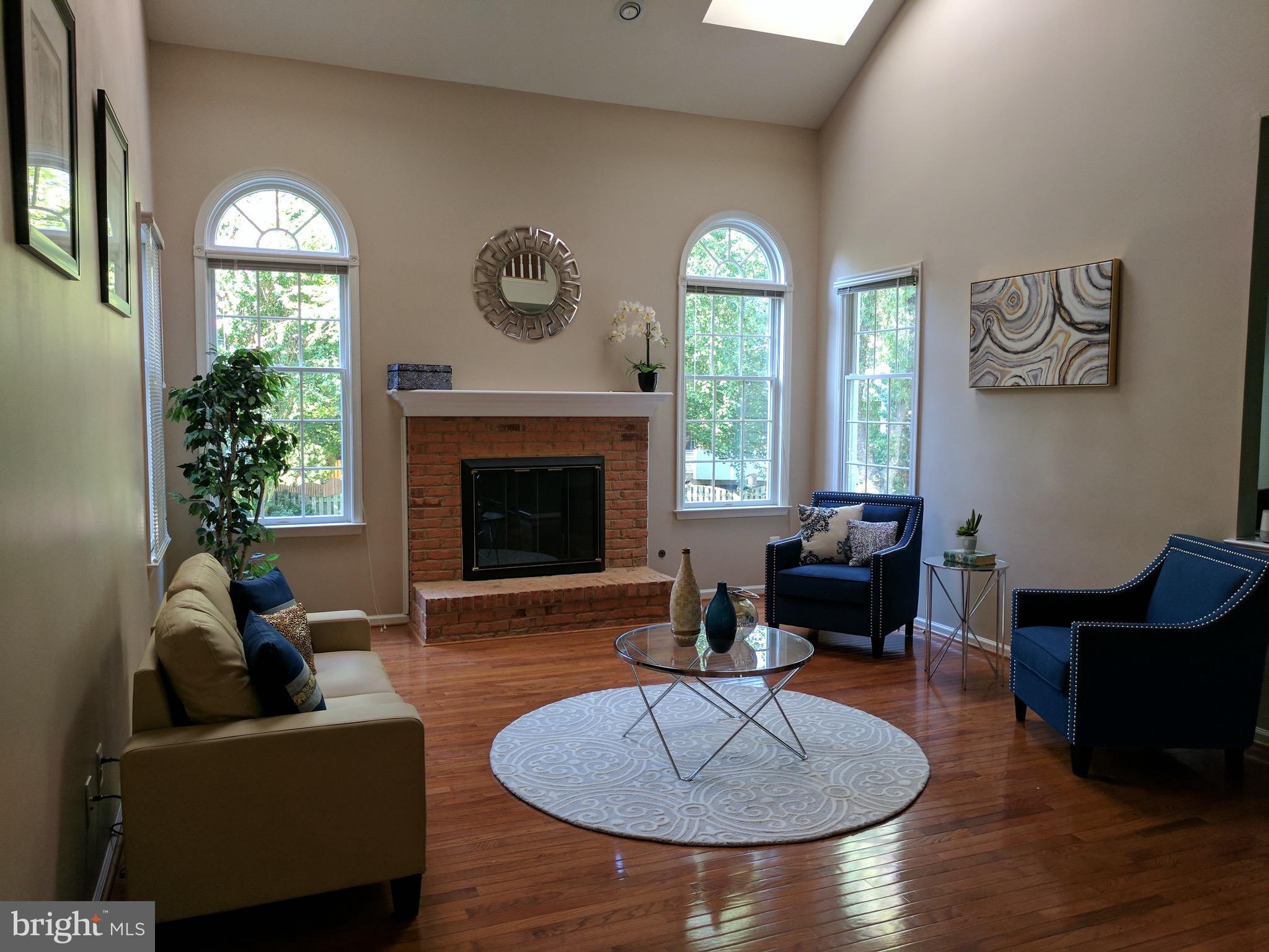 10995 Clover Hunt Court Reston, VA 20194 - Photo 5 of 30 Family Room