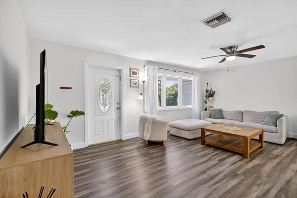 $3,500 | 153 Southeast 30th Avenue, Boynton Beach, FL 33435