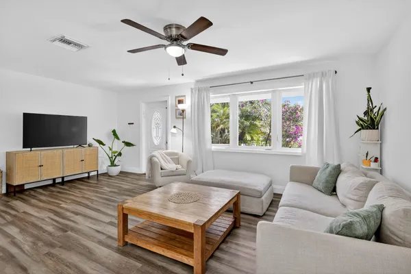 $3,500 | 153 Southeast 30th Avenue, Boynton Beach, FL 33435